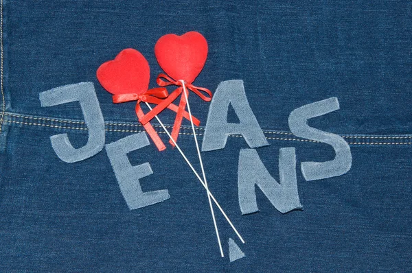 Corações vermelhos e denim letras . — Fotografia de Stock