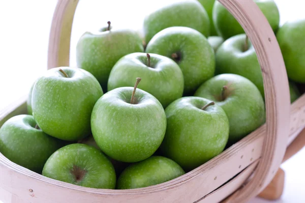 Green granny smith apples in a trug — Stock Photo, Image