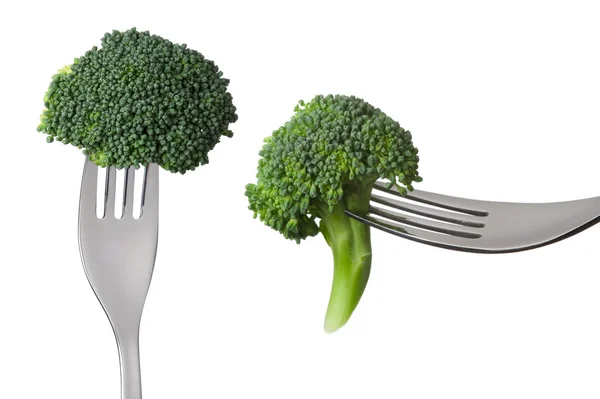 Broccoli crudi su forchette isolate su fondo bianco — Foto Stock