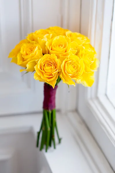 Buquê de casamento de rosas amarelas — Fotografia de Stock