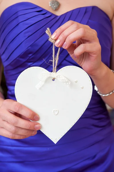 Woman holding a white heart blank — Stock Photo, Image