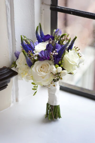 Fenêtre bouquet de mariage — Photo