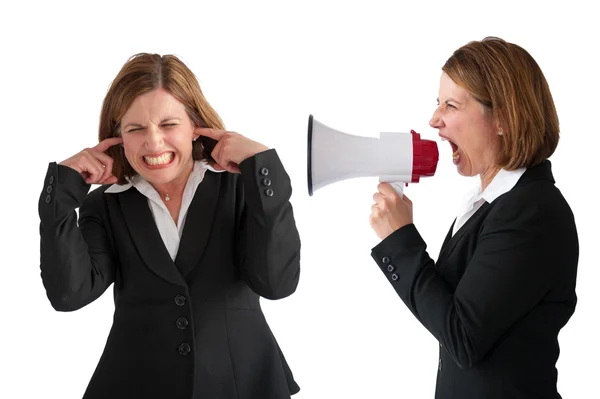Žena by křičel na ženské manažer — Stock fotografie