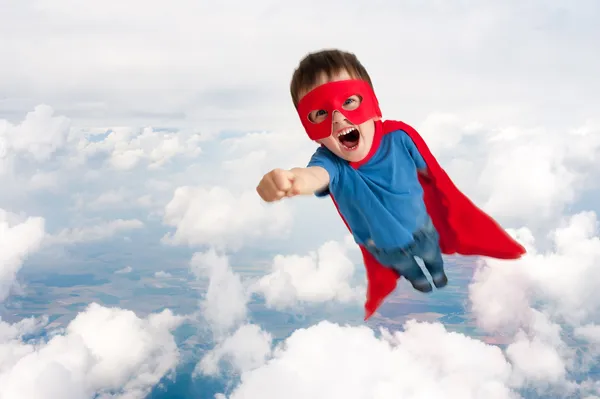 Super héros enfant garçon volant — Photo