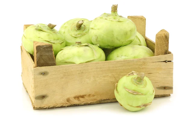 Freshly harvested kohlrabi in a wooden crate — Stock Photo, Image