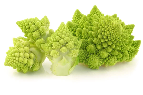 Świeżo ścięte Romanesco brokuły (Brassica oleracea) — Zdjęcie stockowe