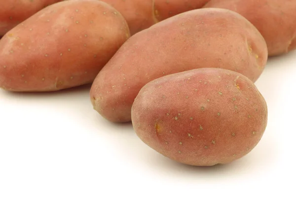 Ціла червона маленька картопля — стокове фото