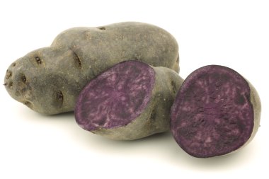 Mor truffle patates ve bir kesim
