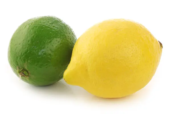 Colorful fresh lime and lemon fruit — Stock Photo, Image