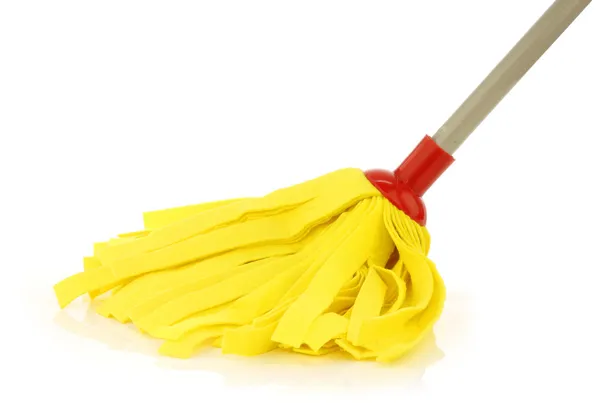 Gele schoonmaak mop geïsoleerd — Stockfoto