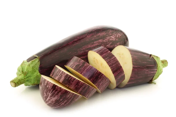 Aubergine rayée et une coupée — Photo