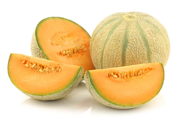 Cantaloupe melons and a cut one — Stock Photo, Image