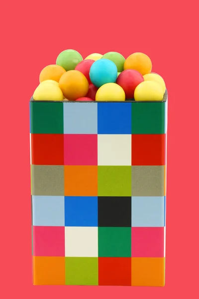 Gumballs v barevné krabice — Stock fotografie