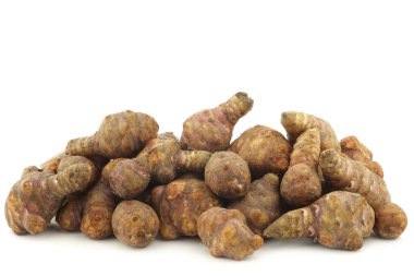 Topinambur kökleri (gündöndü tuberosus demet)