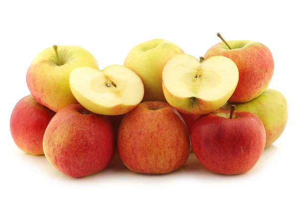 New Dutch apple variety called "Dalinco" and a cut one — Stock Photo, Image