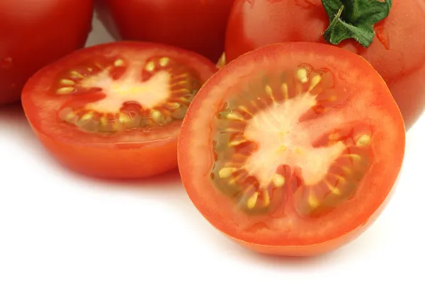 Fresh cut tomatoes — Stock Photo, Image