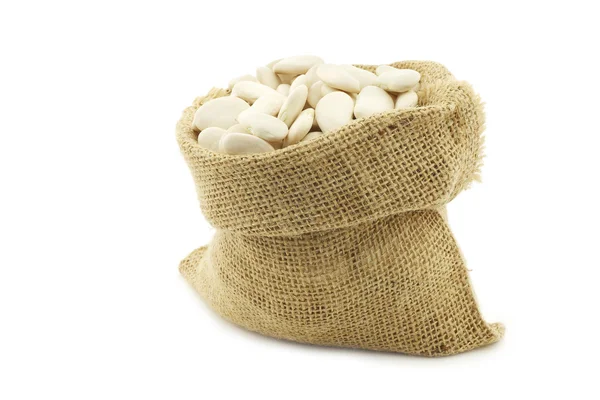 Boter bonen (lima bonen) in een jute zak — Stockfoto