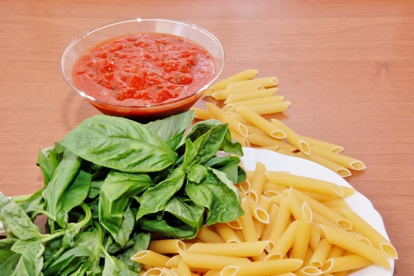 Penne pasta tomato an rel — стоковое фото