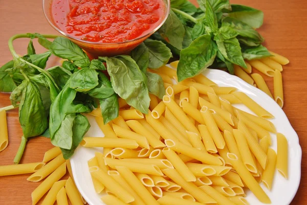 Penne pasta tomato an rel — стоковое фото