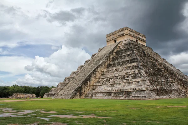 Pirámide maya — Foto de Stock