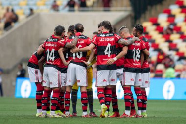 Rio, Brezilya - Ekim 03, 2021: Maracana Stadyumu 'nda düzenlenen Brezilya Şampiyonası' nın (serie A) 23. turuna kadar Flamengo 3 - 0 Athletic-PR arasındaki maçta takım oyuncuları