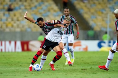 Rio, Brezilya - 23 Ekim 2021: Yago Felipe ve Andreas, Maracana Stadyumu 'nda oynanan Brezilya Şampiyonası (serie A) maçında Fluminense ile Flamengo arasındaki maçta