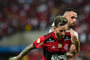 Rio, Brezilya - 17 Kasım 2021: Leo Pereira, Maracana Stadyumu 'nda oynanan maçta Flamengo 1 ile 0 korintliler arasında oynanan maçta Brezilya Şampiyonası' nın 33. turu (serie A)