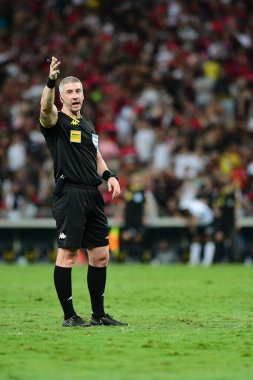 Rio, Brezilya - 17 Kasım 2021: Maracana Stadyumu 'nda oynanan maçta Anderson Daronco hakemi Flamengo 1' e karşı 0 korintliler arasında oynanan maçın 33. turu (serie A)