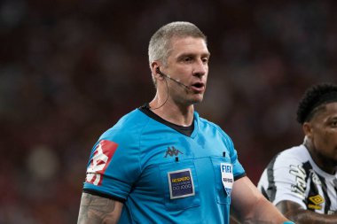 Rio, Brezilya - Aralık 06, 2021: Maracana Stadyumu 'nda oynanan Brezilya Şampiyonası' nın 37. turu (serie A) ile Flamengo 0 - 1 Santos arasındaki maçta Daronco hakem oyuncusu