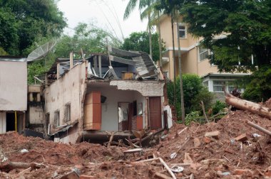 Nova Friburgo, Brezilya - 15 Ocak 2011: 2011 'de Rio de Janeiro eyaletinin dağlık bölgesinde aşırı yağmur nedeniyle meydana gelen doğal afet şehri harap etti.