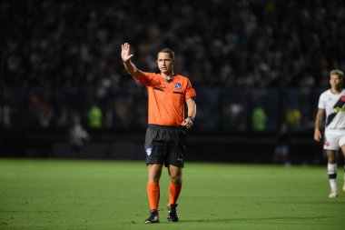 Rio, Brezilya - 29 Ocak 2022: Rodrigo Carvalhaes de Miranda hakem Vasco da Gama 1 - 1 Boavista maçında Sao Januario Stadyumu 'nda oynanan Carioca Şampiyonası' nın (Taca Guanabara) 2. raundunda