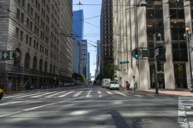 San Francisco, ABD 3 Haziran 2019: Amerikan şehrinin sokaklarında ve yamaçlarında hareketlilik