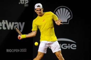 Rio, Brezilya - 12 Şubat 2022: Thiago Seyboth Wild (BRA), Rio Open 2022 'de Roberto Carballes Baena (ESP) ile ATP 500 turnuvasında oynadı.