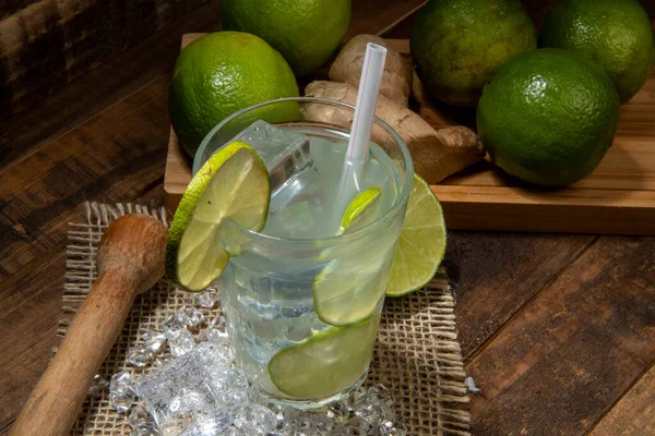 Caipirinha Cachaca Şeker Limonla Yapılan Tipik Bir Brezilya Kokteyli Bazıları — Stok fotoğraf