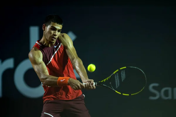 Rio, Brezilya - 20 Şubat 2022: Carlos Alcaraz (ESP) Rio Open 2022 'de Jockey Club Arena, ATP 500 turnuvasında