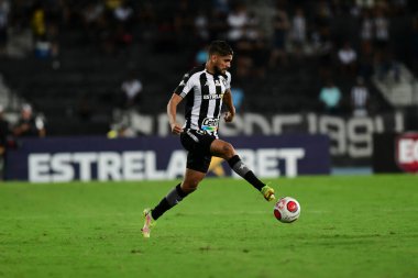 Rio, Brezilya - 21 Mart 2022: Daniel Borges, Botafogo ile Fluminense arasındaki maçta Nilton Santos Stadyumu 'nda oynanan Carioca Şampiyonası yarı final karşılaşmasında oynadı.