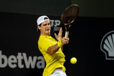 Rio, Brezilya - 12 Şubat 2022: Thiago Seyboth Wild (BRA), Rio Open 2022 'de Roberto Carballes Baena (ESP) ile ATP 500 turnuvasında oynadı.