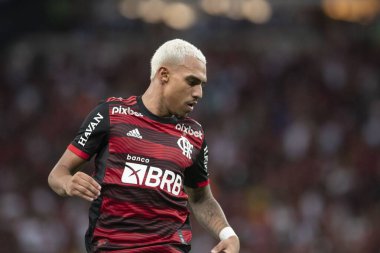 Rio, Brezilya - 12 Mart 2022: Bangu ve Flamengo arasındaki maçta Matheuzinho oyuncusu Maracana Stadyumu 'nda Carioca Şampiyonası' nın 10. turunda