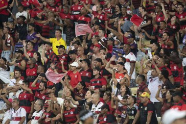 Rio, Brezilya - 30 Mart 2022: Maracana Stadyumu 'nda oynanan Carioca Şampiyonası final maçında Flamengo ile Botafogo arasındaki maçta taraftarlar