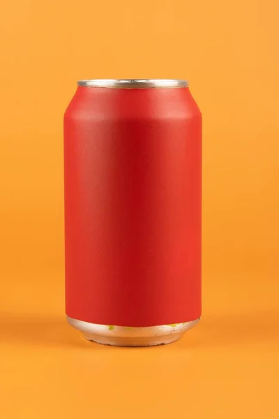 Boîte Aluminium Rouge Isolé Sur Fond Orange — Photo