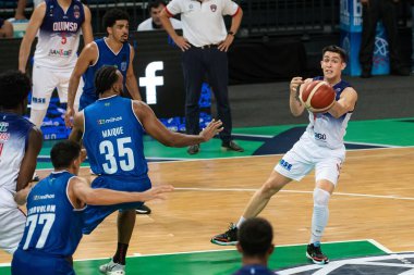 Rio, Brezilya - Nisan 09, 2022: Franco Baralle Minas ile Quinsa arasındaki maçta, Carioca 1 Stadyumu 'ndaki Basketbol Şampiyonlar Ligi finalinin üçüncü turu.