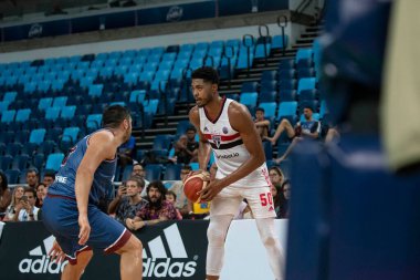 Rio, Brezilya - Nisan 09, 2022: Bruno Caboclo Sao Paulo (BRA) ile Bigua (URU) arasındaki maçta Basketbol Şampiyonları Ligi Amerika finali Arena Carioca 1 Stadyumu 'nda oynandı.