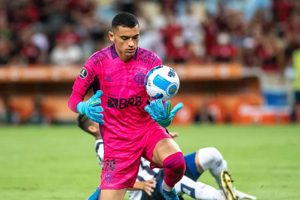 Rio, Brezilya - 12 Nisan 2022: Flamengo (BRA) ve Talleres (ARG) arasındaki maçta Santos kalecisi, Libertadores Kupası 2022, Maracana Stadyumu 'nda grup turu ile