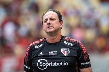 Rio, Brezilya - 17 Nisan 2022: Maracana Stadyumu 'nda oynanan Brezilya Şampiyonası' nın ikinci turunda Flamengo ve Sao Paulo arasında oynanan maçta Rogerio Ceni koçu