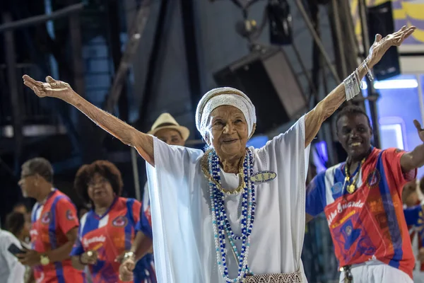 Rio, Brezilya - 20 Nisan 2022: Rio Karnavalı 'ndaki eski muhafız birliği, Rio de Janeiro / RJ' deki Marques de Sapucai Sambadrome 'da düzenlendi..