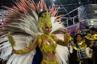 Rio, Brezilya - 21 Nisan 2022: Rio Karnavalı 'nda Samba School Inocentes de Belford Roxo, Marques de Sapucai Sambadrome' da düzenlendi. Davul Kraliçesi Natalia Lage