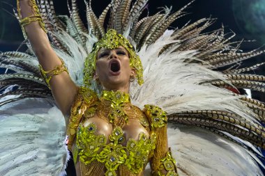 Rio, Brezilya - 21 Nisan 2022: Rio Karnavalı 'nda Samba School Inocentes de Belford Roxo, Marques de Sapucai Sambadrome' da düzenlendi. Davul Kraliçesi Natalia Lage
