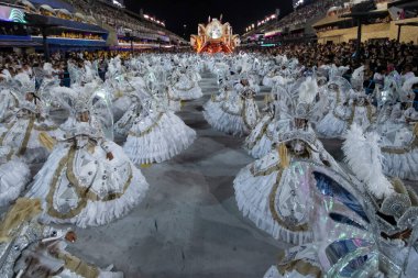 Rio, Brezilya - 21 Nisan 2022: Rio Karnavalı 'nda Samba Okulu Inocentes de Belford Roxo, Marques de Sapucai Sambadrome' da düzenlendi.