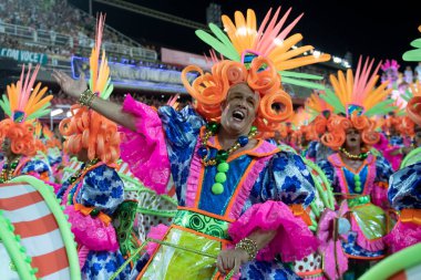 Rio, Brezilya - 22 Nisan 2022: Samba Okulu Sao Clemente, Marques de Sapucai Sambadrome 'da düzenlenen Rio Karnavalı