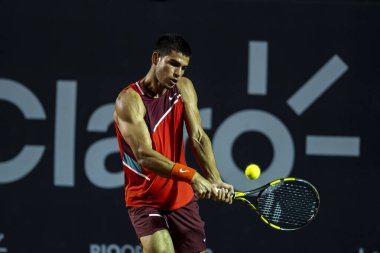 Rio, Brezilya - 20 Şubat 2022: Carlos Alcaraz (ESP) Rio Open 2022 'de Jockey Club Arena, ATP 500 turnuvasında
